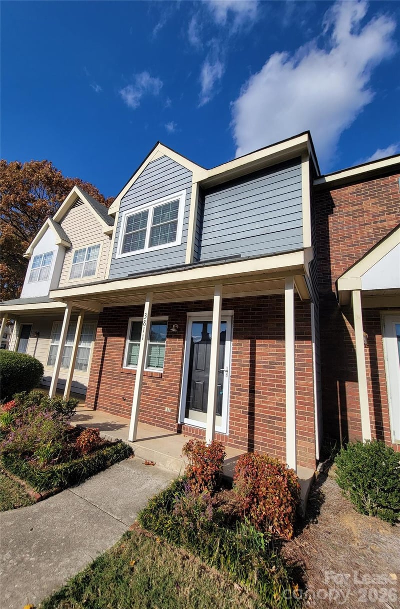 3811 Mosscroft Lane, Charlotte, NC - 2 beds, 2.5 baths, 1,088 sqft - $1,500