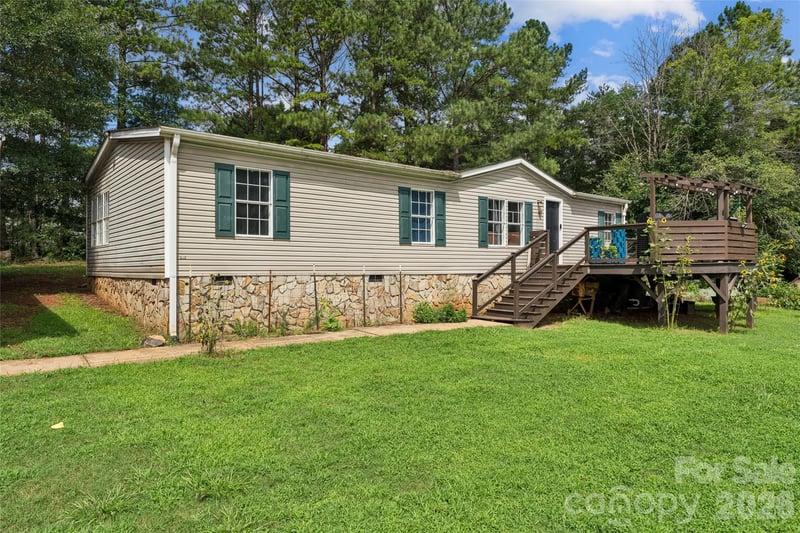 912 Grace Drive, Stanley, NC - 3 beds, 2 baths, 1,404 sqft - $229,500