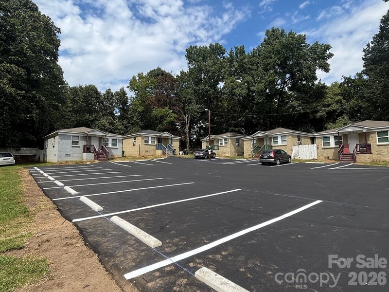 2416 Julia Avenue, Charlotte, NC - 24 beds, 8,400 sqft - $1,275,000