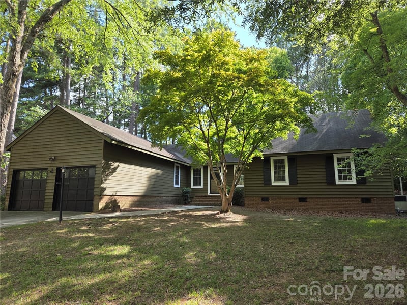 8315 Park Vista Circle, Charlotte, NC - 3 beds, 2 baths, 1,887 sqft - $450,000
