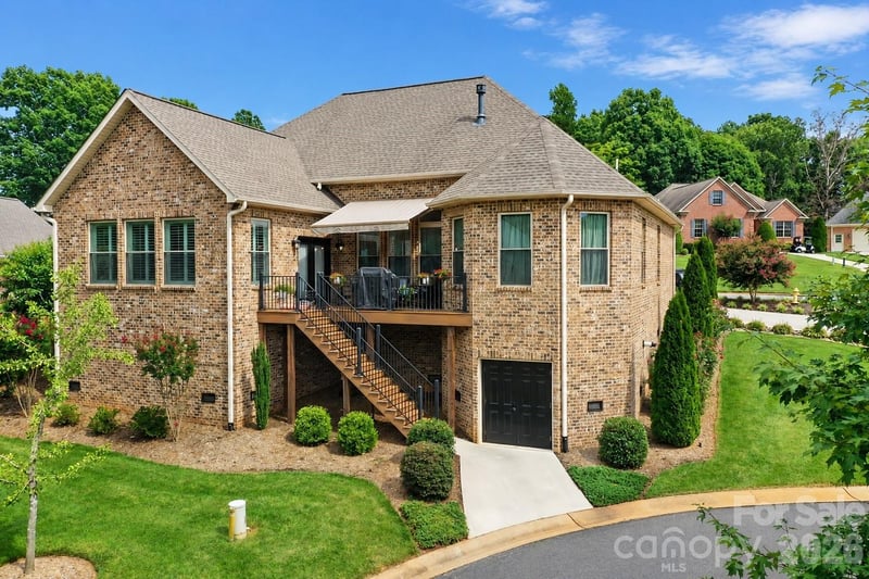 3793 Sarazen Court NE, Conover, NC - 3 beds, 2.5 baths, 2,821 sqft - $729,000