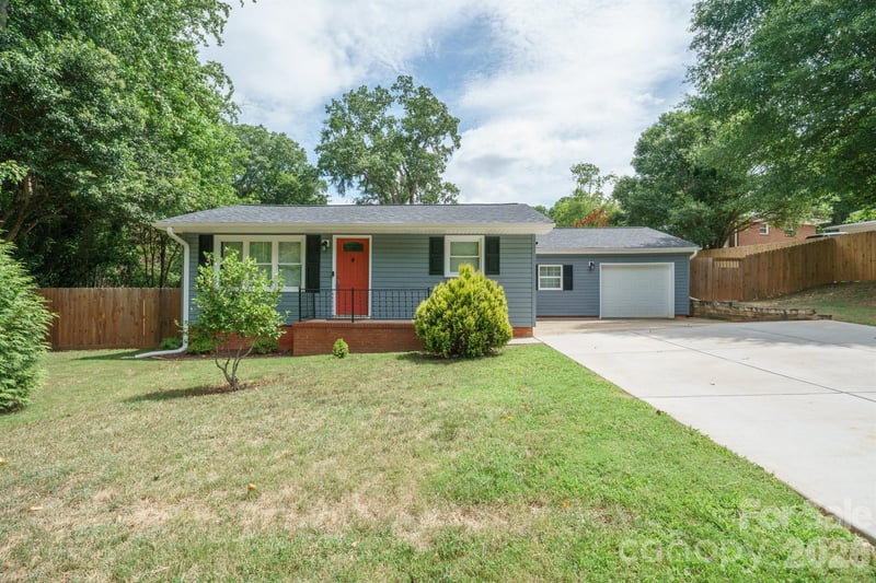 200 Point Circle, Belmont, NC - 3 beds, 1 bath, 1,270 sqft - $350,000
