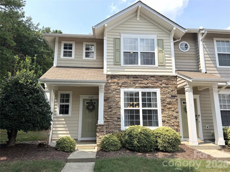 642 Brickdust Court, Fort Mill, SC - 3 beds, 3 baths, 1,416 sqft - $319,000