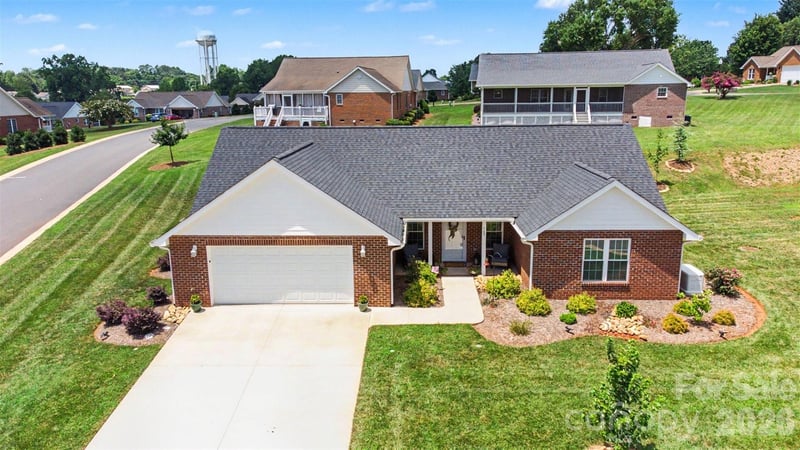 105 Kingston Place, Spindale, NC - 2 beds, 2 baths, 1,565 sqft - $374,000