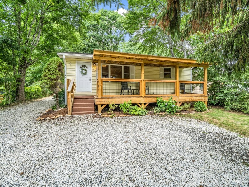 407 Hiawassee Avenue, Black Mountain, NC - 3 beds, 2 baths, 1,112 sqft - $615,000