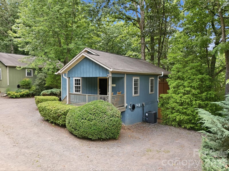 27,29 & 31 A/B Brown Road, Asheville, NC - 6 beds, 3,440 sqft - $1,600,000