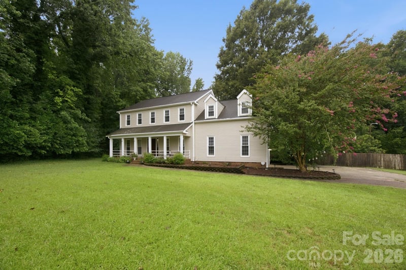 115 Valley Glen Drive, Waxhaw, NC - 3 beds, 2.5 baths, 2,740 sqft - $849,900