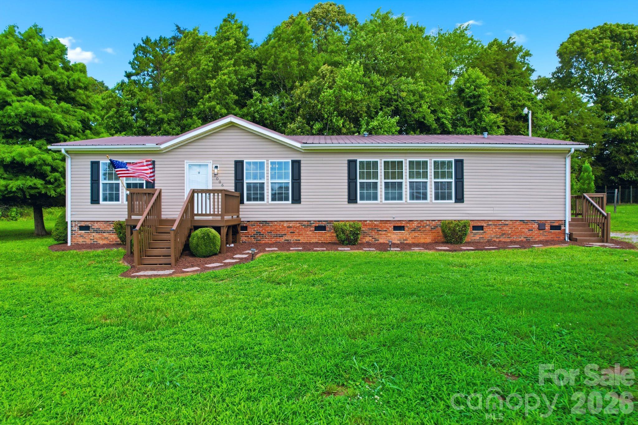 1006 Canada Drive, Dallas, NC. property listing photo