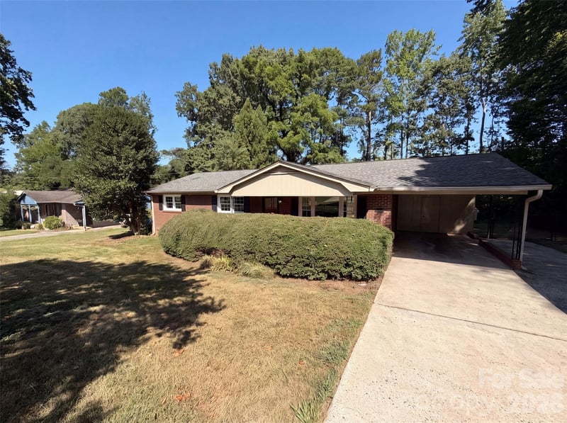 4305 Dawnwood Drive, Gastonia, NC - 3 beds, 1.5 baths, 1,432 sqft - $275,000