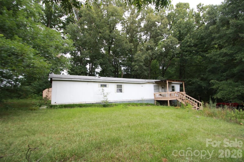 1328 Woodridge Drive, Clover, SC - 2 beds, 2 baths, 780 sqft - $100,000