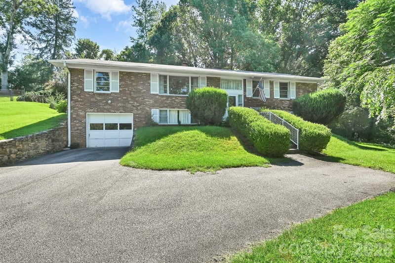 28 Glenview Road, Asheville, NC - 5 beds, 3 baths, 3,197 sqft - $795,000