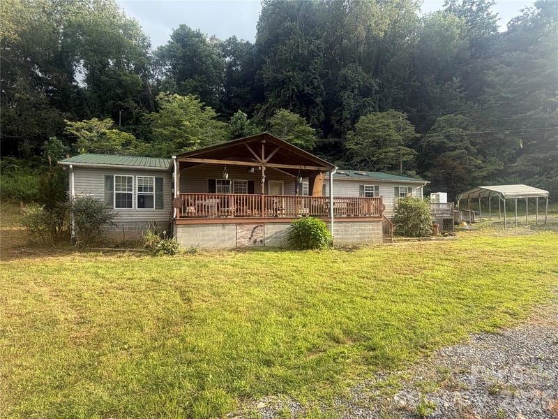 828 Henson Cove Road, Canton, NC - 3 beds, 2 baths, 1,809 sqft - $240,000