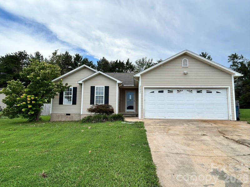 2042 Rocketts Way, Newton, NC - 3 beds, 2 baths, 1,224 sqft - $240,000