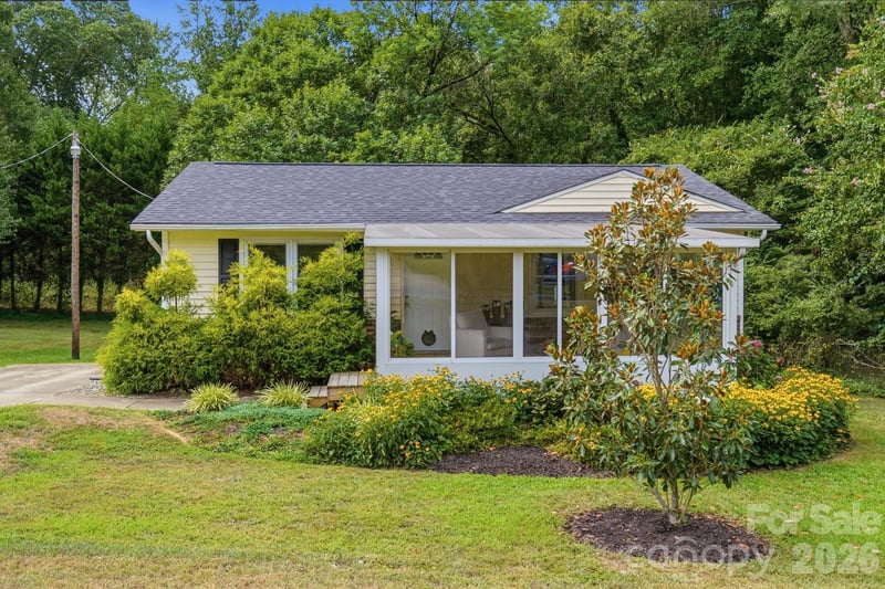 605 Powerline Avenue, Belmont, NC - 2 beds, 1 bath, 1,030 sqft - $279,900