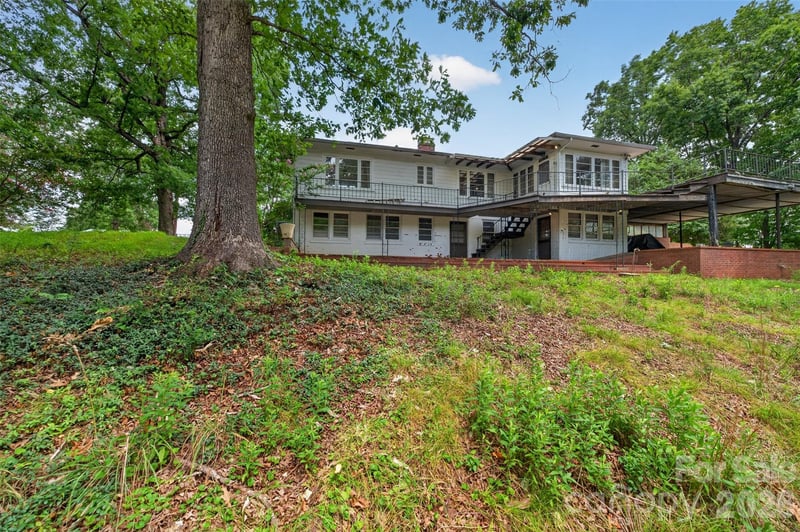 311 33rd Street Drive SE, Hickory, NC - 2 beds, 1 bath, 1,177 sqft - $190,000