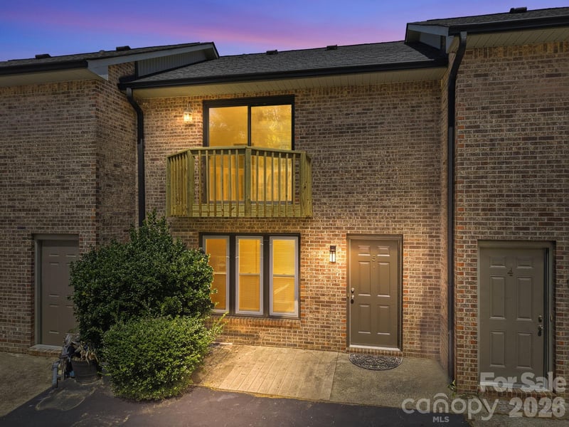 5 Country Gardens Drive, Fletcher, NC - 2 beds, 1.5 baths, 1,106 sqft - $215,000