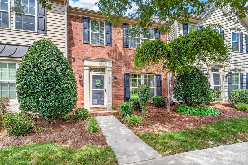 8261 Bridgegate Drive, Huntersville, NC - 3 beds, 2.5 baths, 1,746 sqft - $362,500