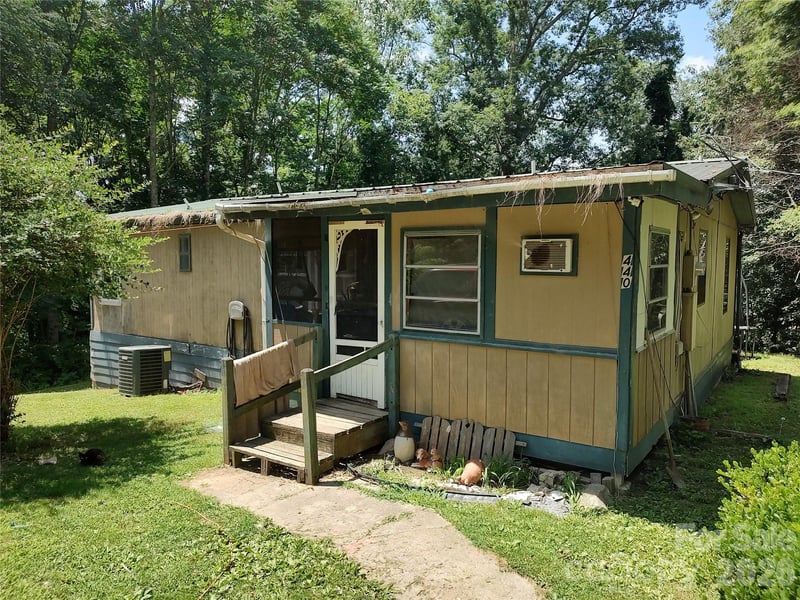 440 Hidden View Road, Hendersonville, NC - 3 beds, 1 bath, 960 sqft - $159,000