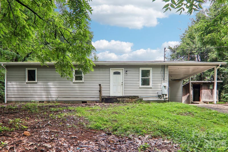 24 Bryson Street, Waynesville, NC - 3 beds, 1 bath, 950 sqft - $179,000