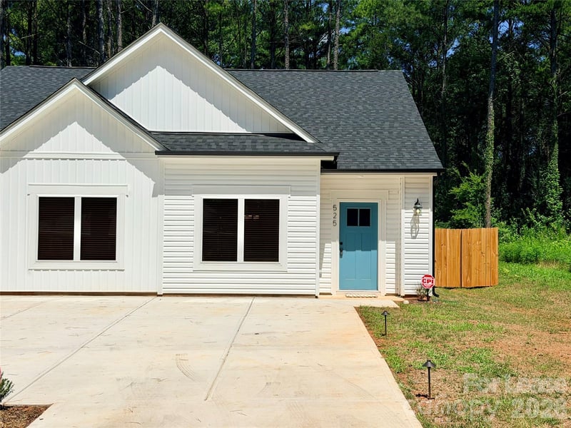 525 N Linwood Avenue, Charlotte, NC - 3 beds, 2 baths, 1,212 sqft - $1,799