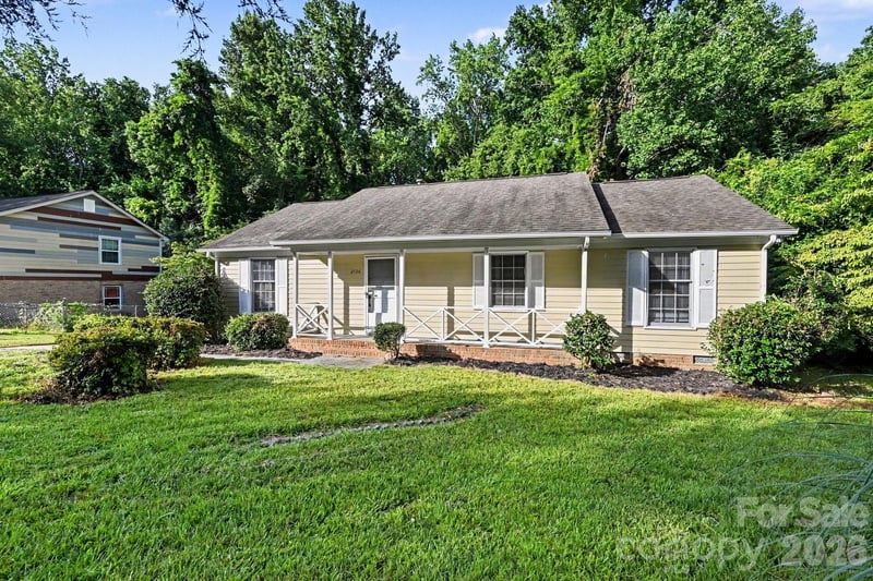 2726 Meadowcliff Drive, Charlotte, NC - 3 beds, 1.5 baths, 1,269 sqft - $324,900
