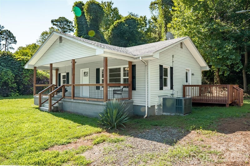 3080 Whitesides Road, Forest City, NC - 2 beds, 1 bath, 864 sqft - $199,900