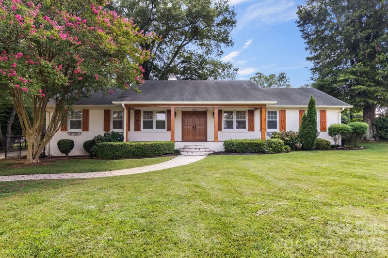 7030 Delta Lake Drive, Charlotte, NC - 3 beds, 2.5 baths, 1,836 sqft - $455,000