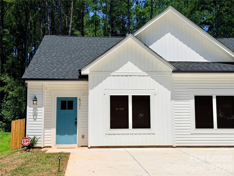 521 N Linwood Avenue, Charlotte, NC - 3 beds, 2 baths, 1,212 sqft - $1,799
