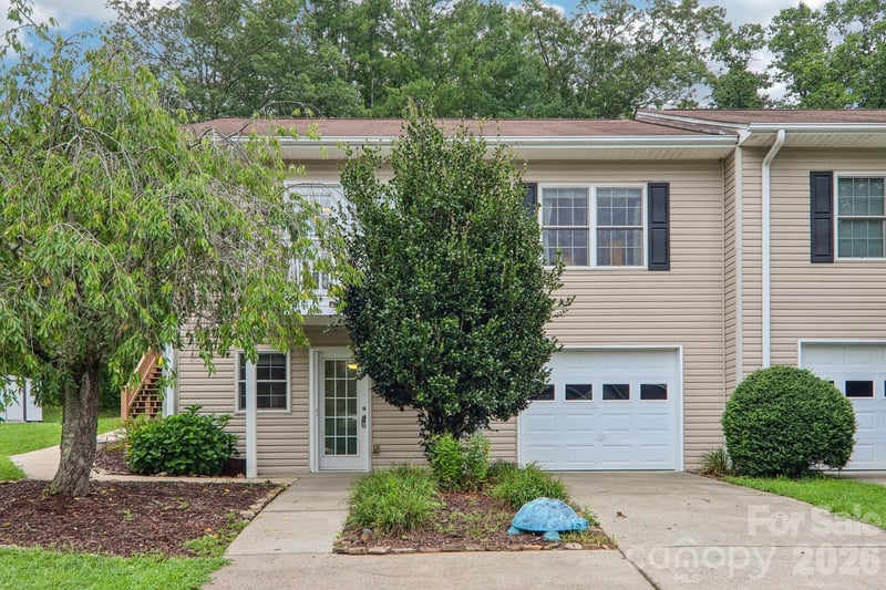 3311 Sandy Drive Apt 1, Hendersonville, NC - 2 beds, 2.5 baths, 1,970 sqft - $367,000