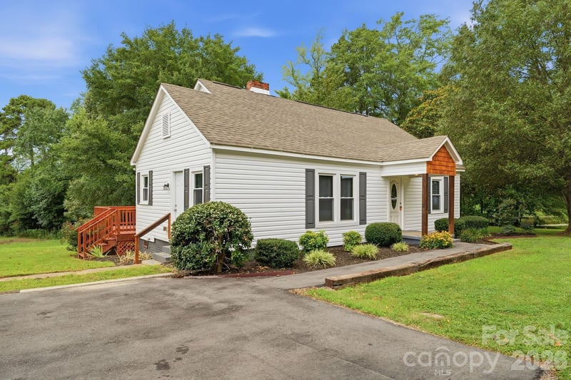 192 Flower House Loop, Troutman, NC - 2 beds, 2 baths, 1,330 sqft - $295,000