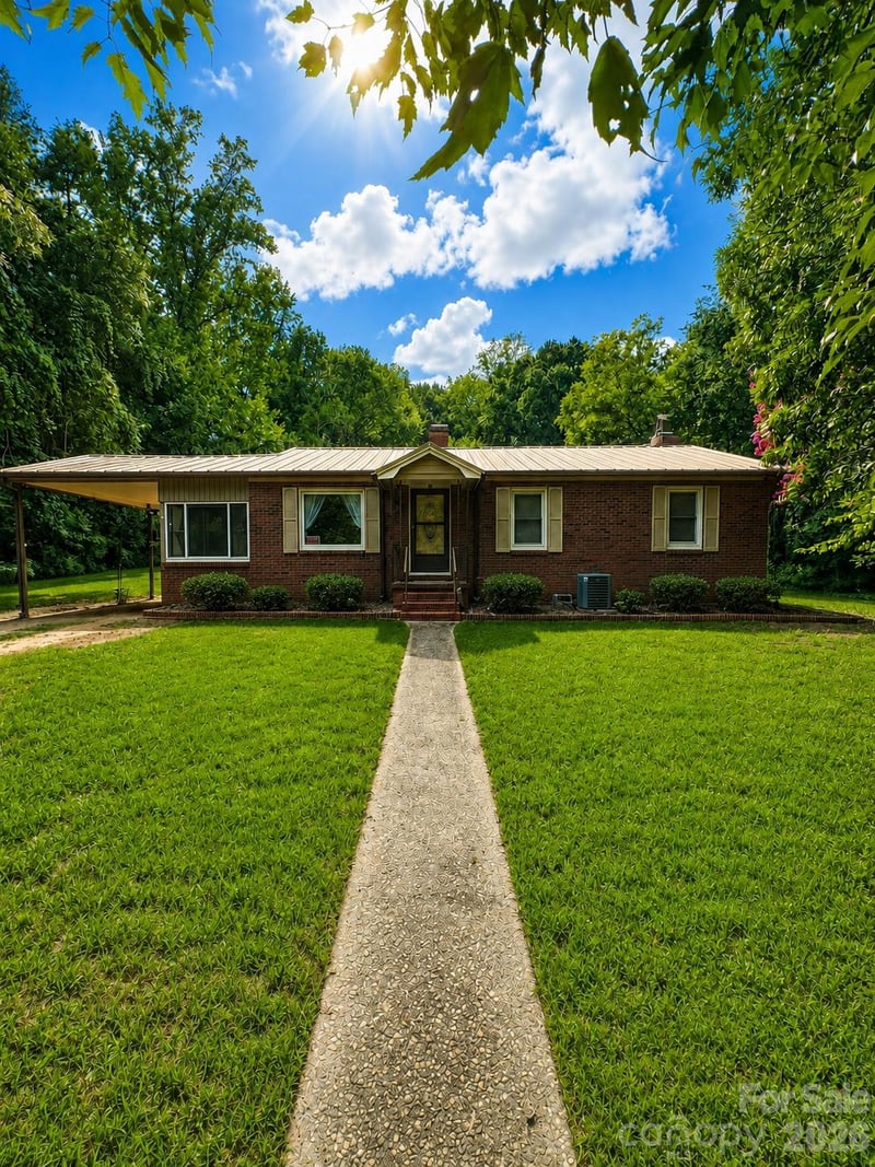 305 N Milford Drive, Salisbury, NC - 2 beds, 2 baths, 1,863 sqft - $280,000