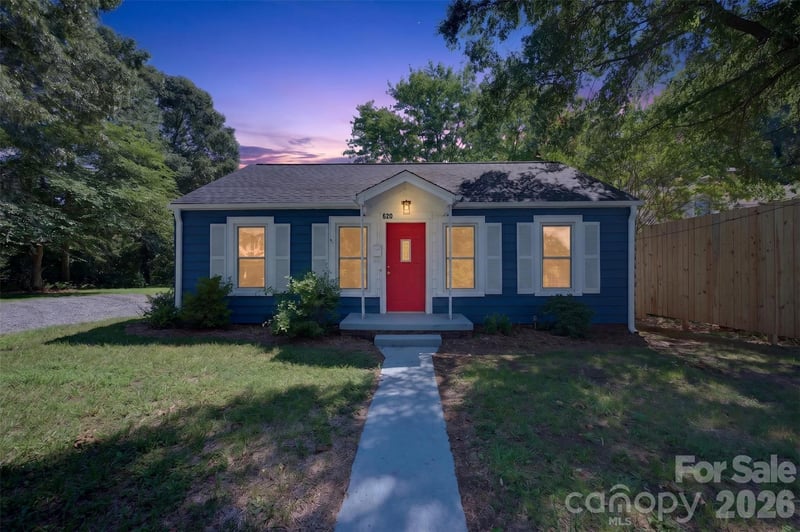 620 10th Street Boulevard NW, Hickory, NC - 3 beds, 2 baths, 1,263 sqft - $259,900