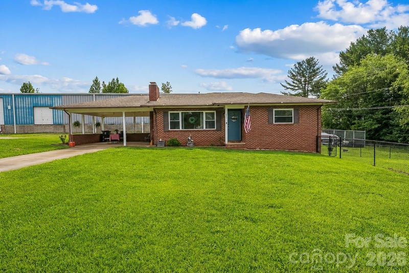 691 Central Street, Hudson, NC - 2 beds, 1 bath, 1,101 sqft - $210,000