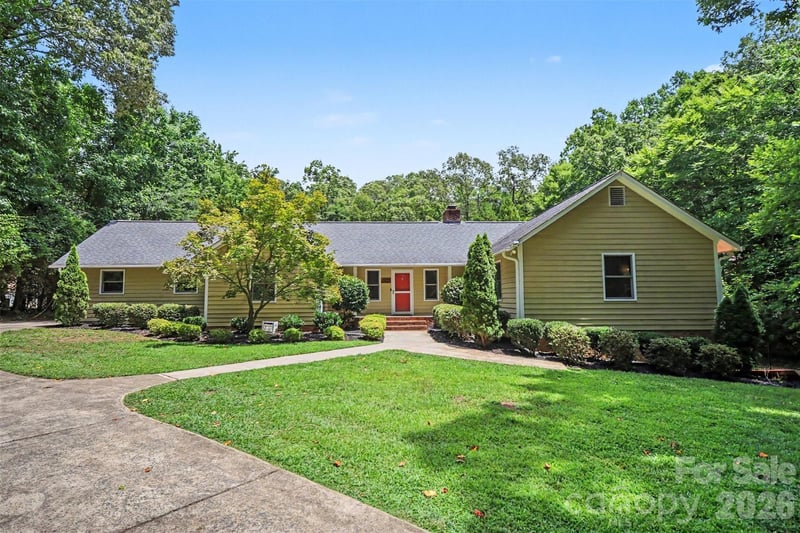 519 Raintree Drive, Matthews, NC - 4 beds, 3.5 baths, 3,077 sqft - $700,000