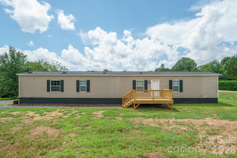 4059 Beach Road, Hudson, NC - 2 beds, 2 baths, 1,190 sqft - $145,000