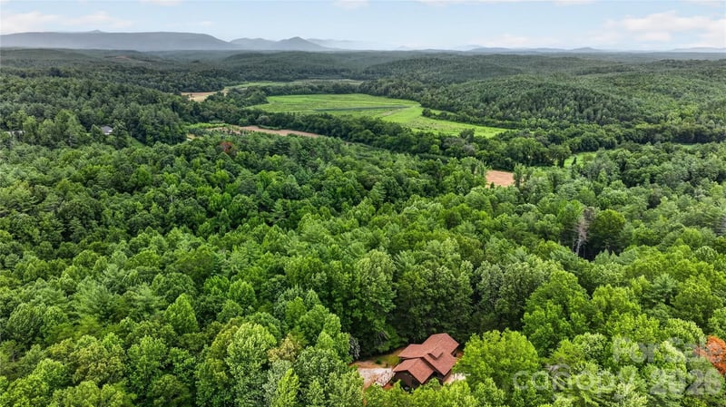 1044 Belvidere Lane, Morganton, NC - 3 beds, 3.5 baths, 1,704 sqft - $529,900