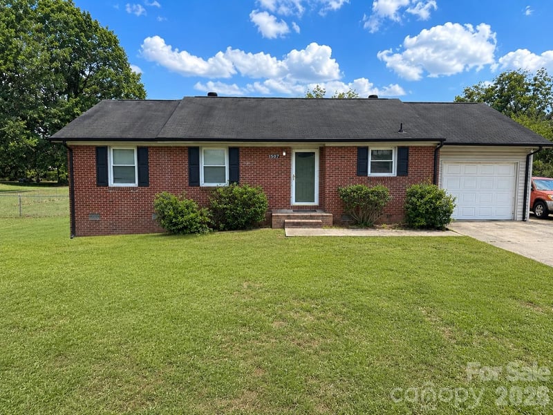 1507 Dallas Cherryville Highway, Dallas, NC - 3 beds, 2 baths, 1,235 sqft - $219,000