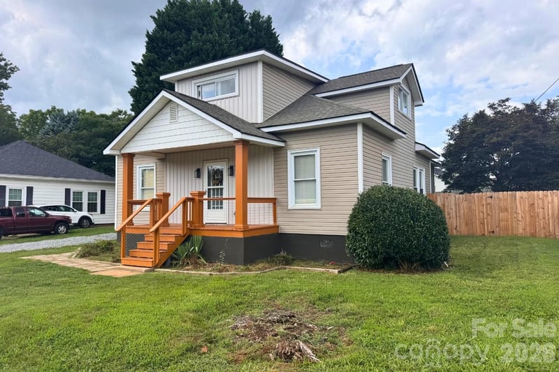 200 Park Avenue, Mount Holly, NC - 3 beds, 2 baths, 1,863 sqft - $340,000