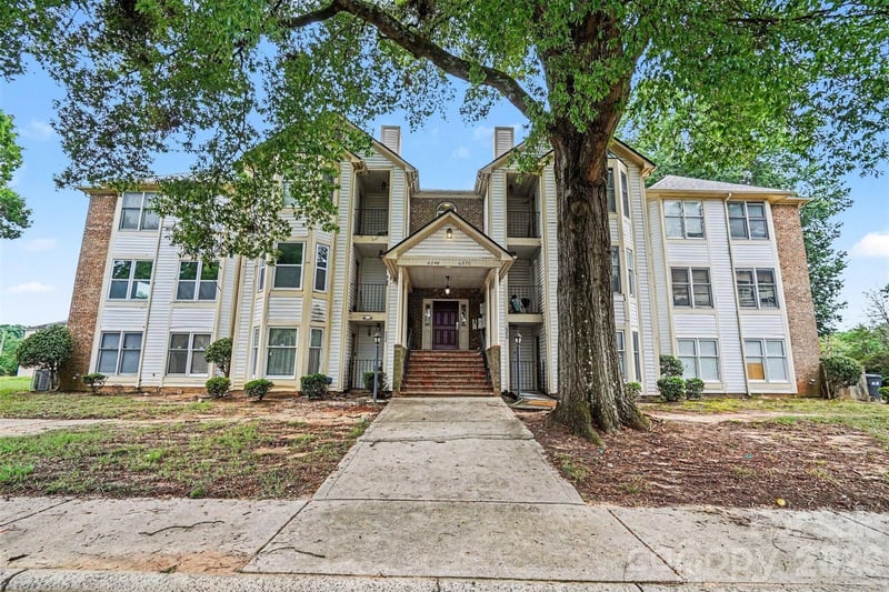 6260 Rosecroft Drive Apt 6260, Charlotte, NC - 2 beds, 2 baths, 1,040 sqft - $153,000