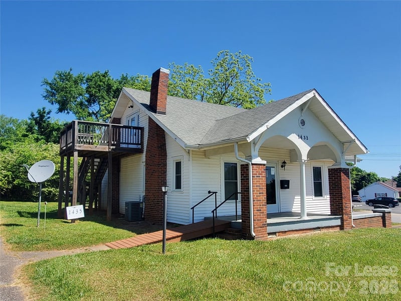 1435 Davie Avenue, Statesville, NC - 1 bed, 1 bath, 497 sqft - $925