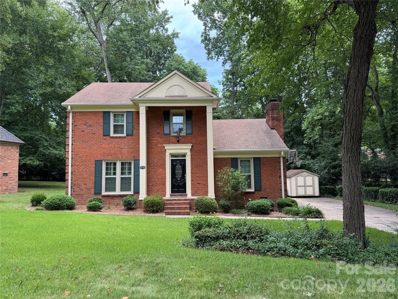 9732 Leeswood Lane, Matthews, NC - 3 beds, 2.5 baths, 1,946 sqft - $520,000
