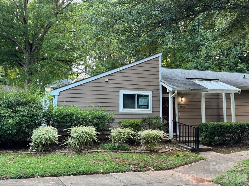 1050 Sardis Cove Drive, Charlotte, NC - 1 bed, 1 bath, 809 sqft - $210,000