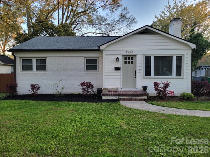 1338 Dresden Drive W, Charlotte, NC - 3 beds, 1 bath, 1,100 sqft - $2,195