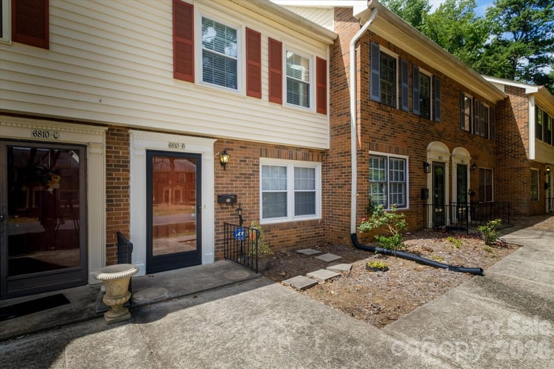6810 Farmingdale Drive D, Charlotte, NC - 2 beds, 1.5 baths, 1,056 sqft - $219,000