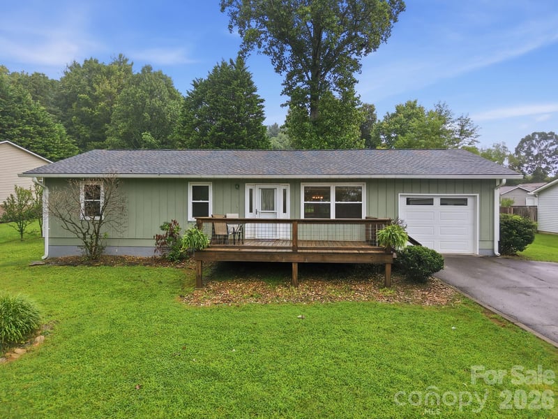 62 Hunters Field Lane, Mills River, NC - 3 beds, 1.5 baths, 1,179 sqft - $339,000
