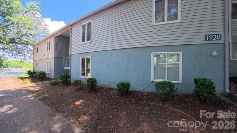 1920 Countrymens Court Apt 4, Charlotte, NC - 2 beds, 2 baths, 946 sqft - $160,000