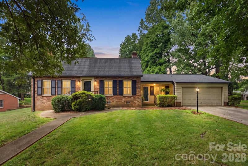 317 Rosemary Lane, Gastonia, NC - 4 beds, 3 baths, 2,776 sqft - $317,900
