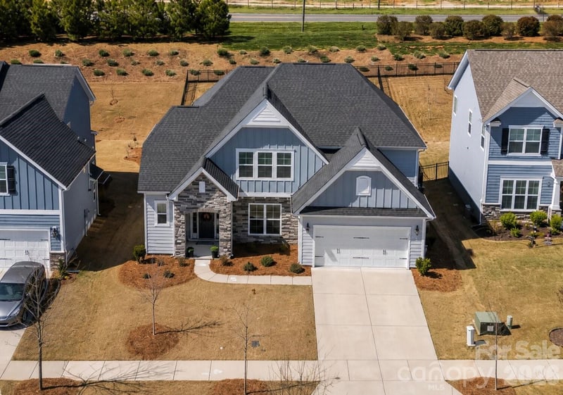 7017 Kingfisher Way, Belmont, NC - 4 beds, 3.5 baths, 2,921 sqft - $635,000