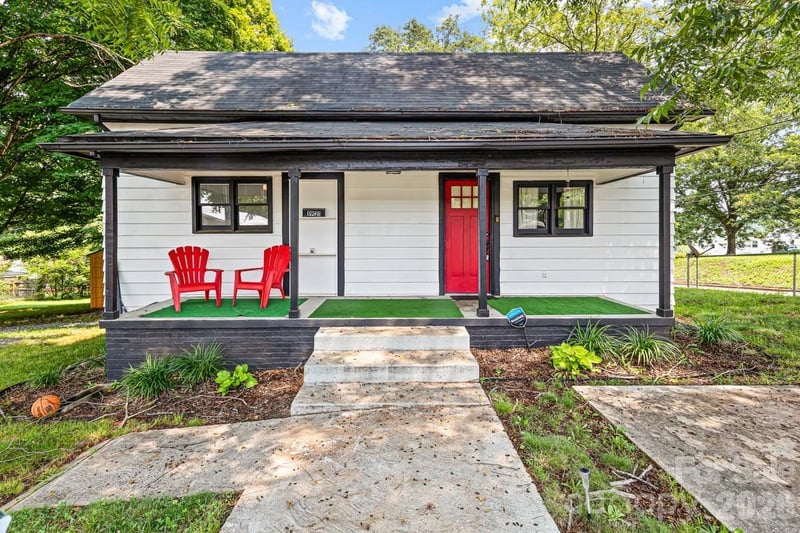 1921 4th Street SW Apt 83, Hickory, NC - 2 beds, 1 bath, 985 sqft - $210,000