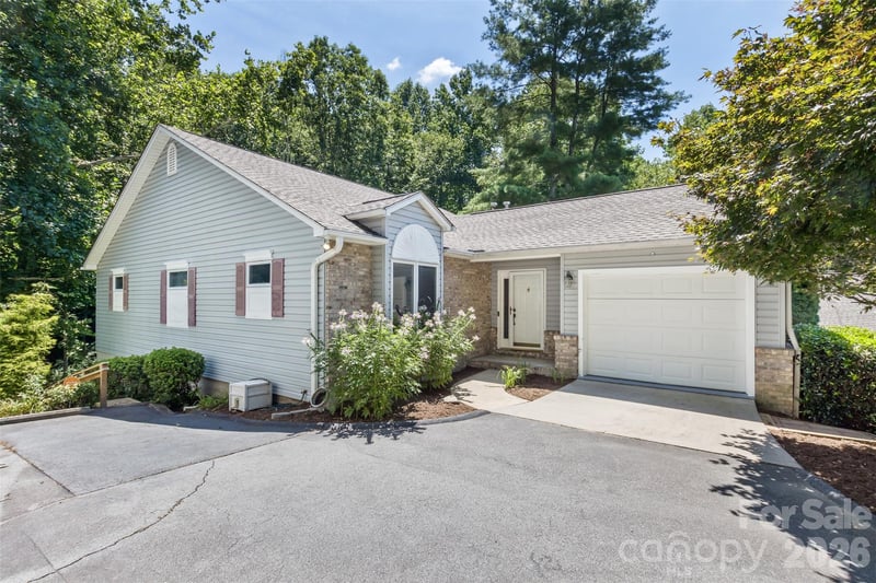 100 Titleist Way, Hendersonville, NC - 3 beds, 3 baths, 2,453 sqft - $470,000